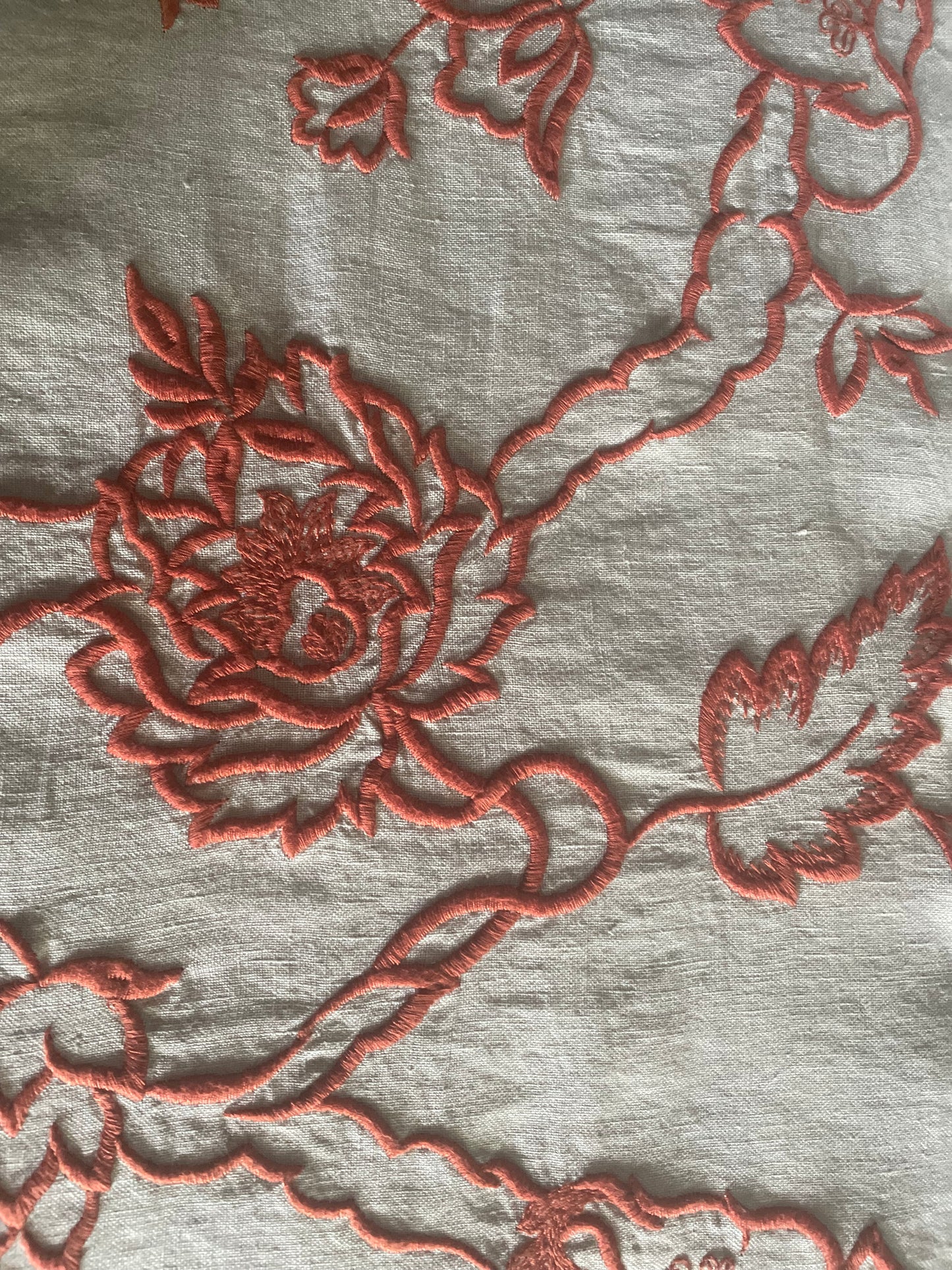 Mantel Bordado · Puro Lino lavado · Diseño Paisley · Naranja / beige