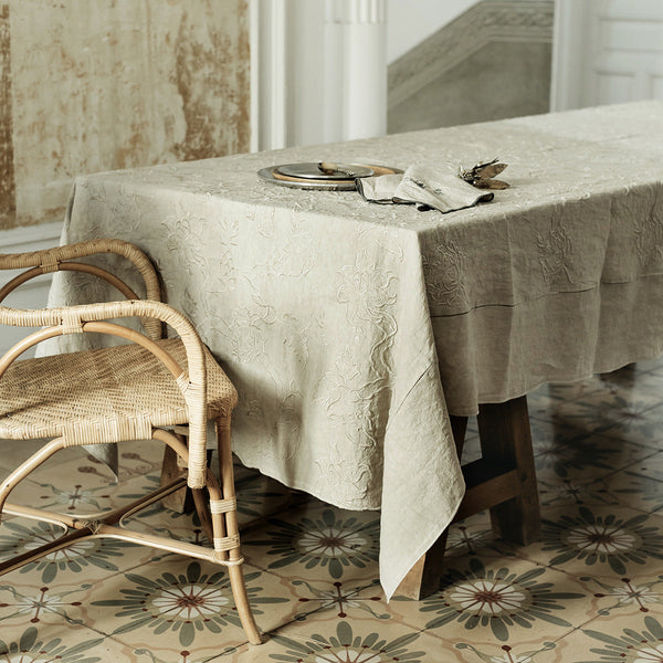 Embroidered tablecloth in washed linen, with paisley design, three  different models. - Lo de Manuela
