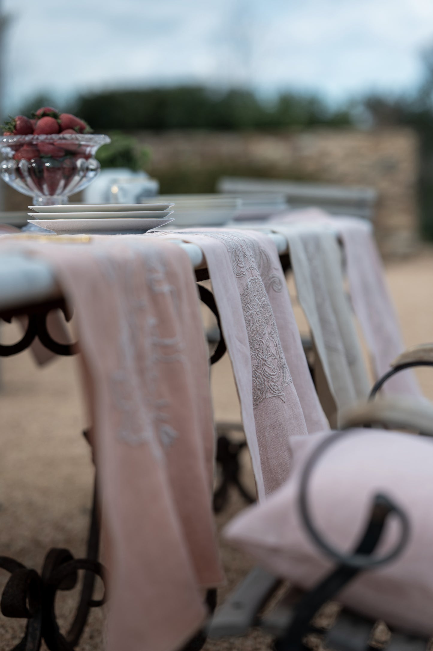 Camino Bordado · Diseño Great Britain · base Rosa Palo/Beige