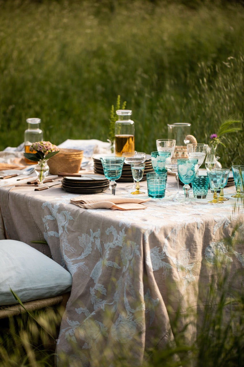 Mantel Bordado · Puro Lino lavado · Diseño Dominique · Azul