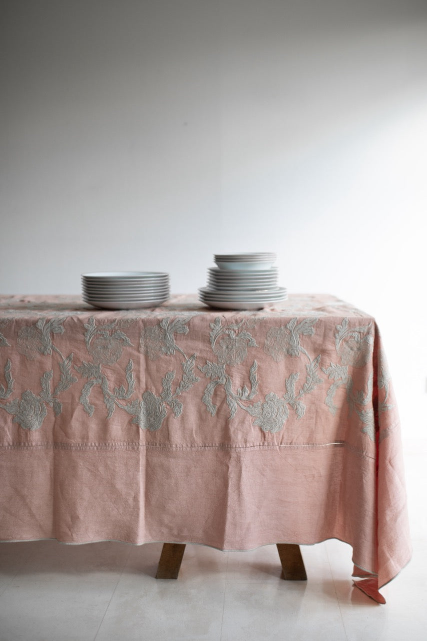 Mantel Bordado · Puro Lino lavado · Diseño Dominique · Beige