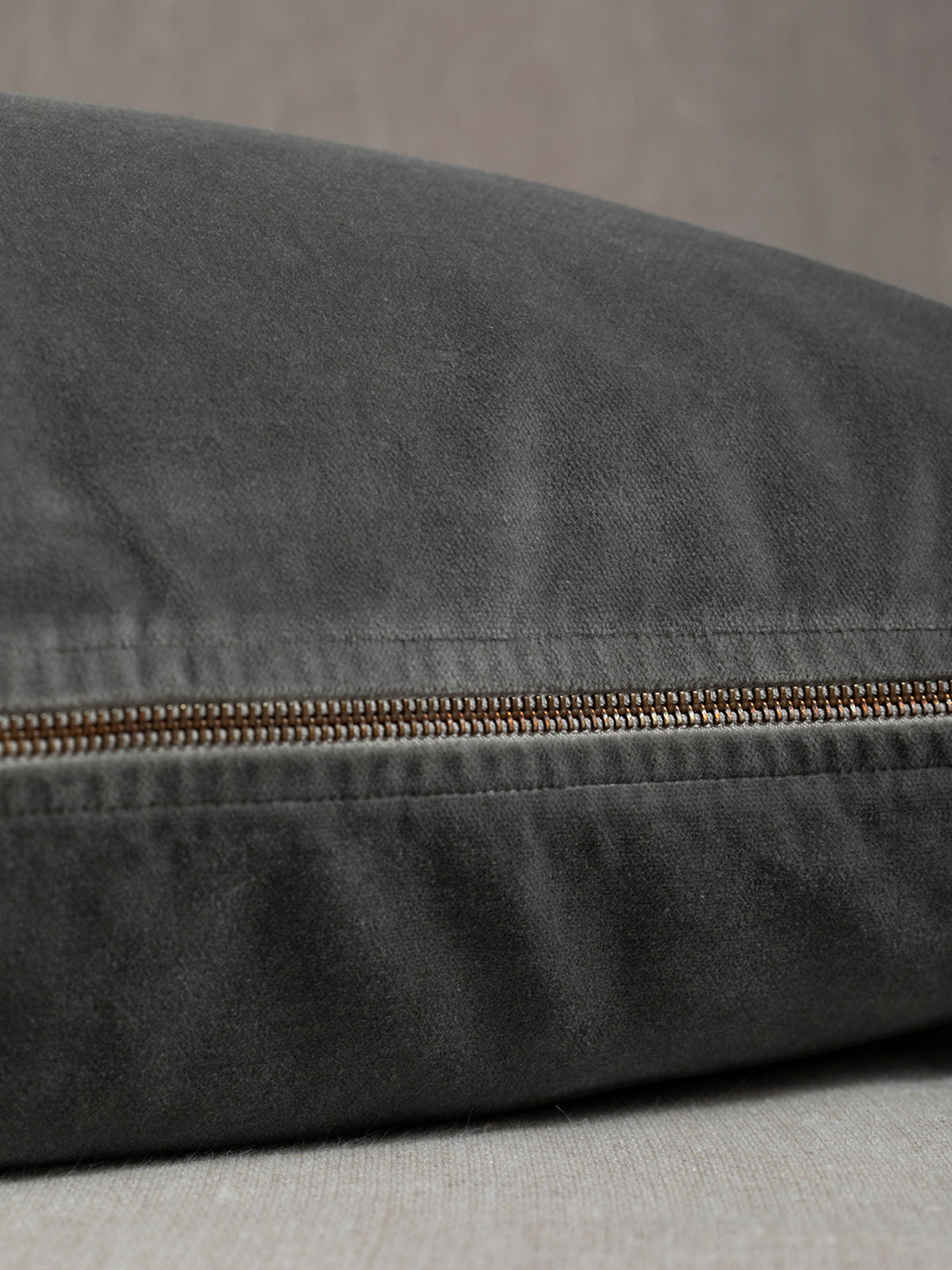 Funda De Cojín · Terciopelo Lavado · Gris Plomo