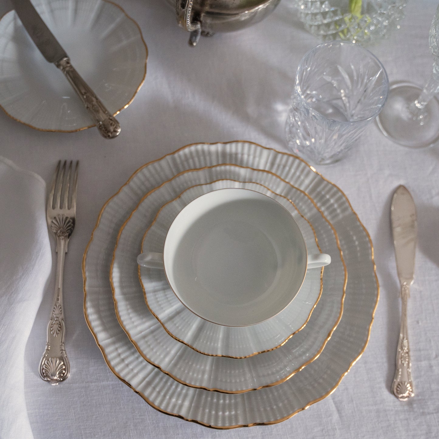 Taza  de consomé · Porcelana de Limoges  blanco· Borde oro