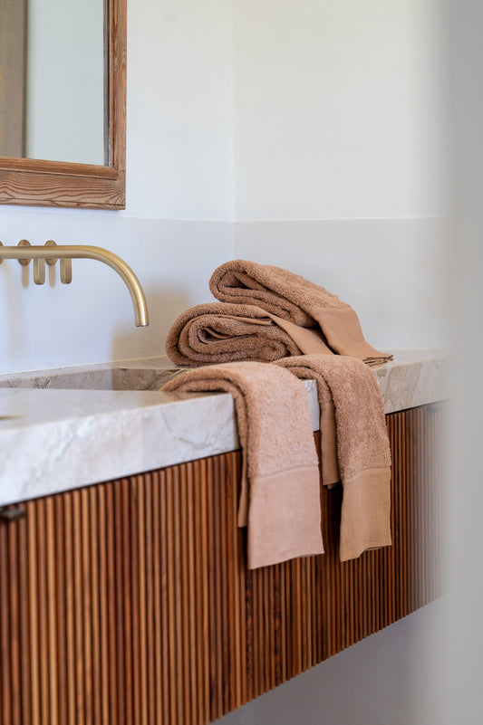 Toalla · Acabado Lino Lavado · Color Camel Oscuro