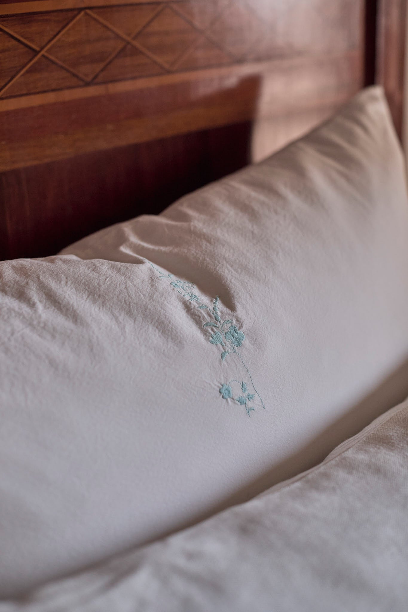 Funda De Almohada · Algodón Lavado · Flor · Color Marfil