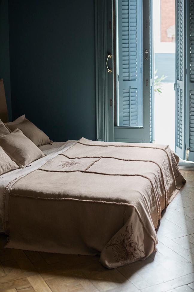 Plaid bordado · Puro Lino Lavado · Cardeña