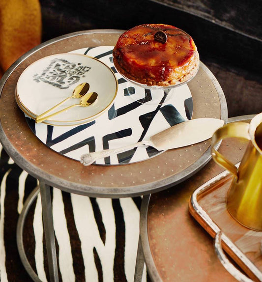 Un album photo sur une assiette