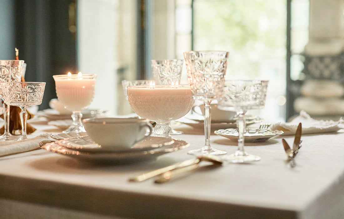 Dorado o plateado: cómo elegir el color perfecto para tu mesa de Navidad