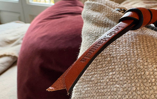 ¿Cómo se coloca el nudo de cuero de Lo de Manuela?