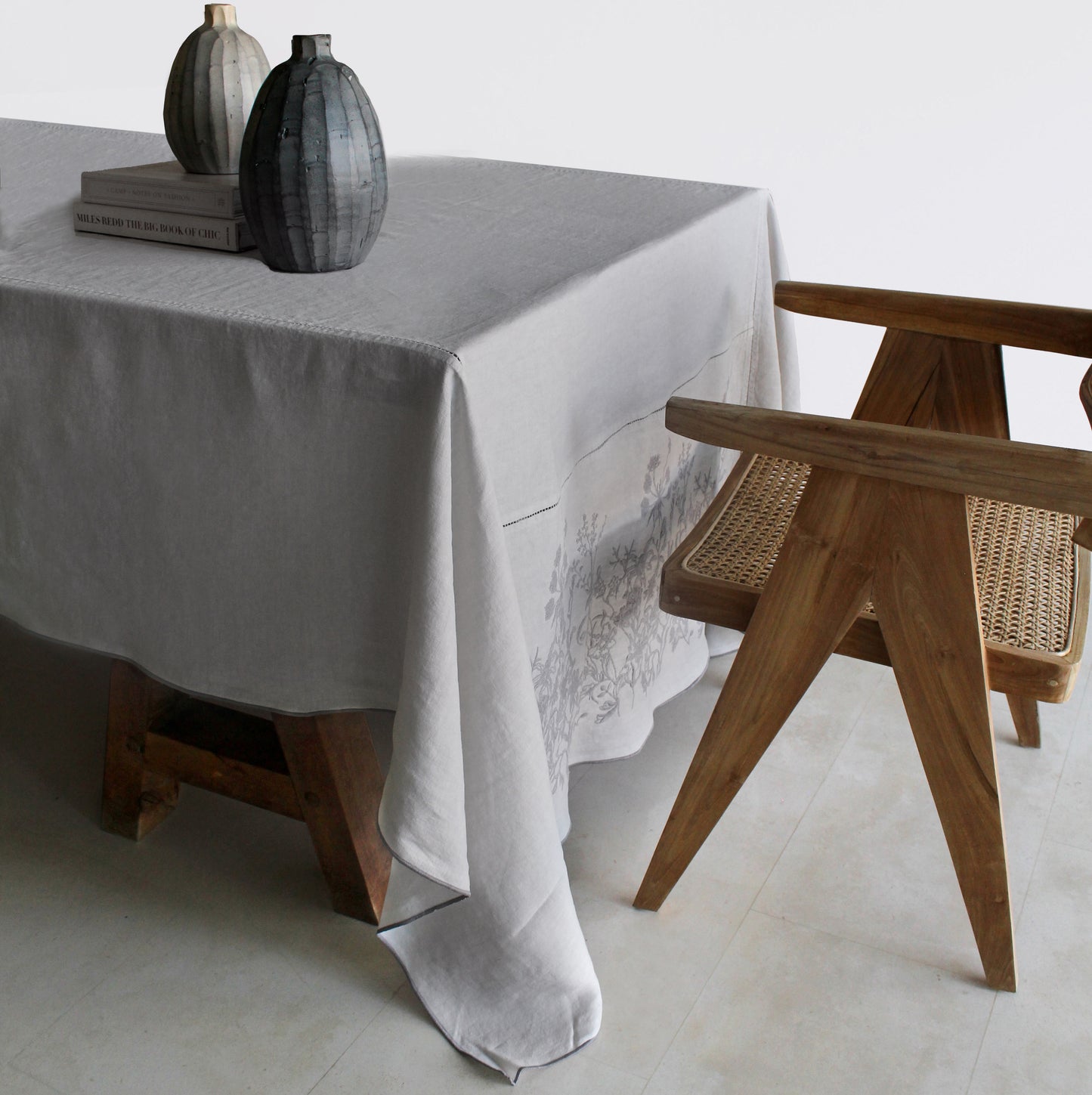 Mantel Bordado · Puro Lino lavado · Diseño Lavándula