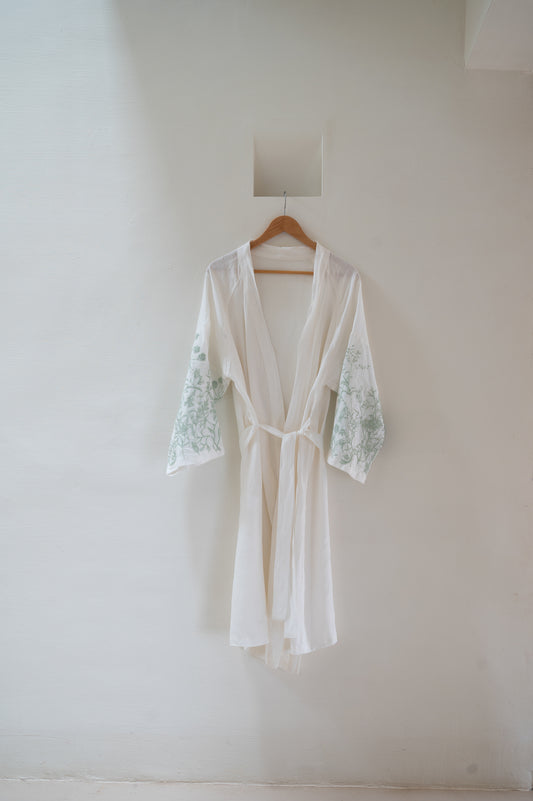 Bata Bordada · Puro Lino Lavado · Diseño Lavándula · Color Verde