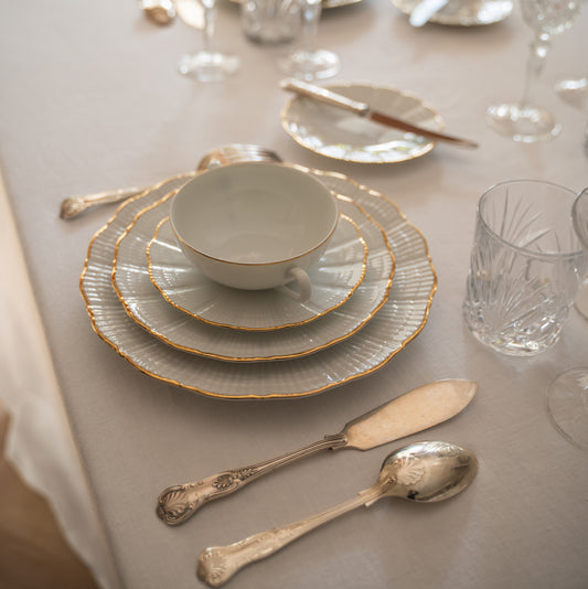 Taza  de consomé · Porcelana de Limoges  blanco· Borde oro