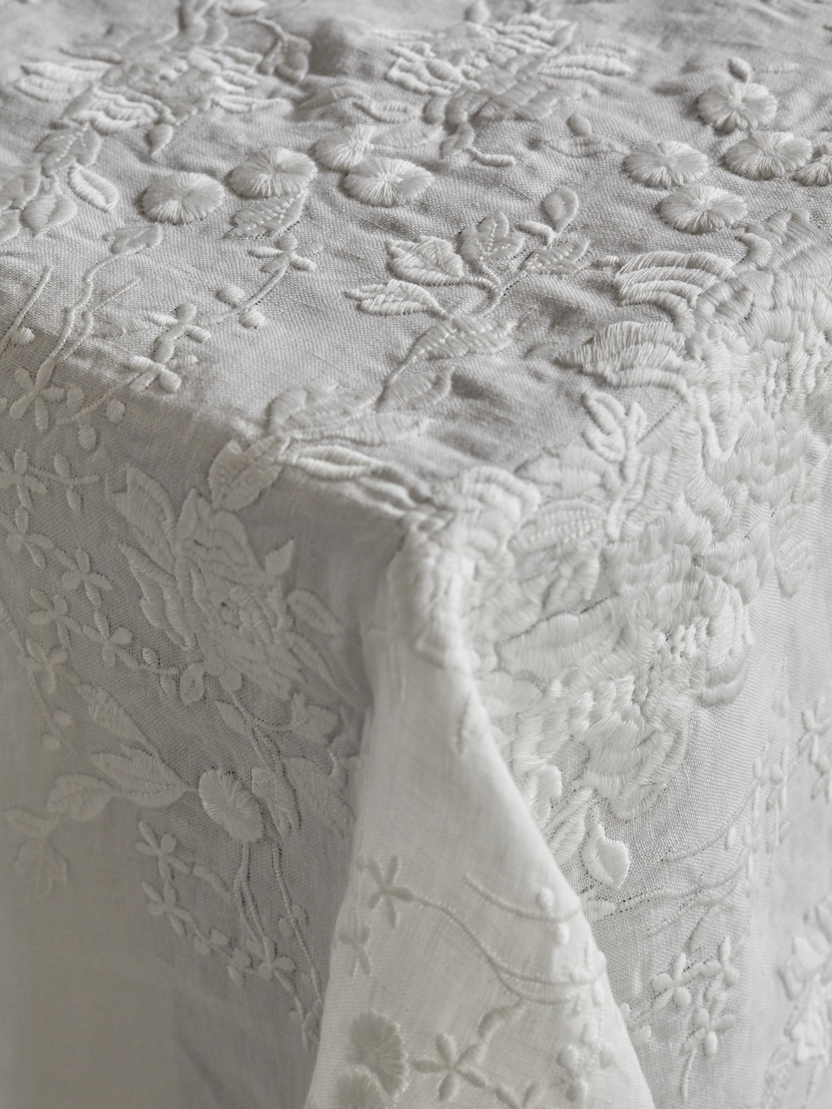 Mantel Bordado · Puro Lino Lavado · Diseño Dreams · Color Marfil