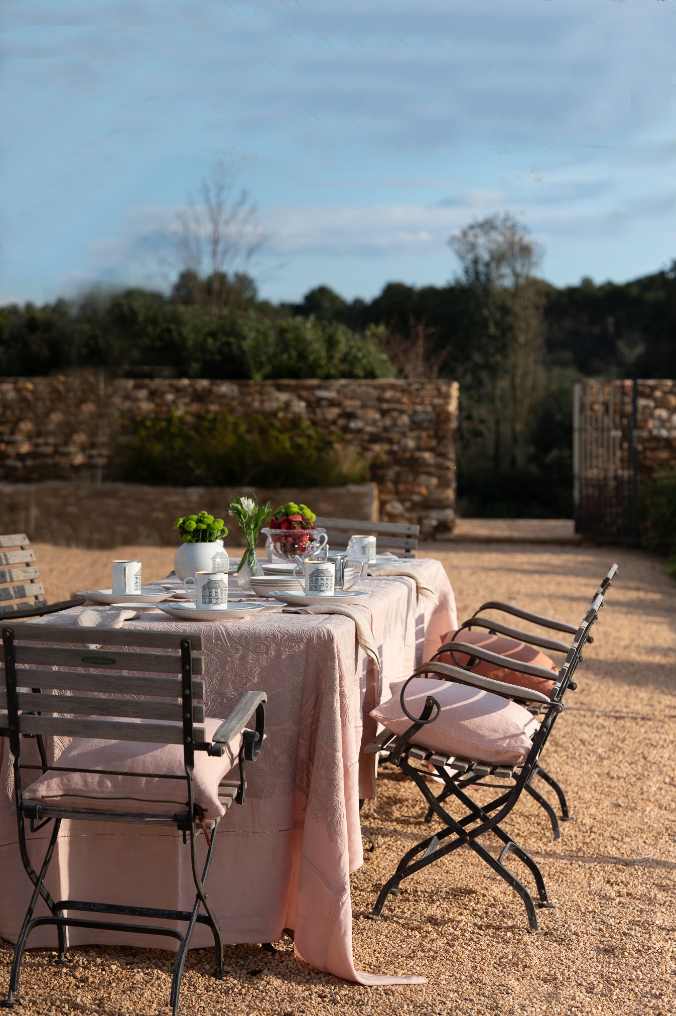 Mantel Bordado · Puro Lino Lavado · Diseño Great Britain · Beige