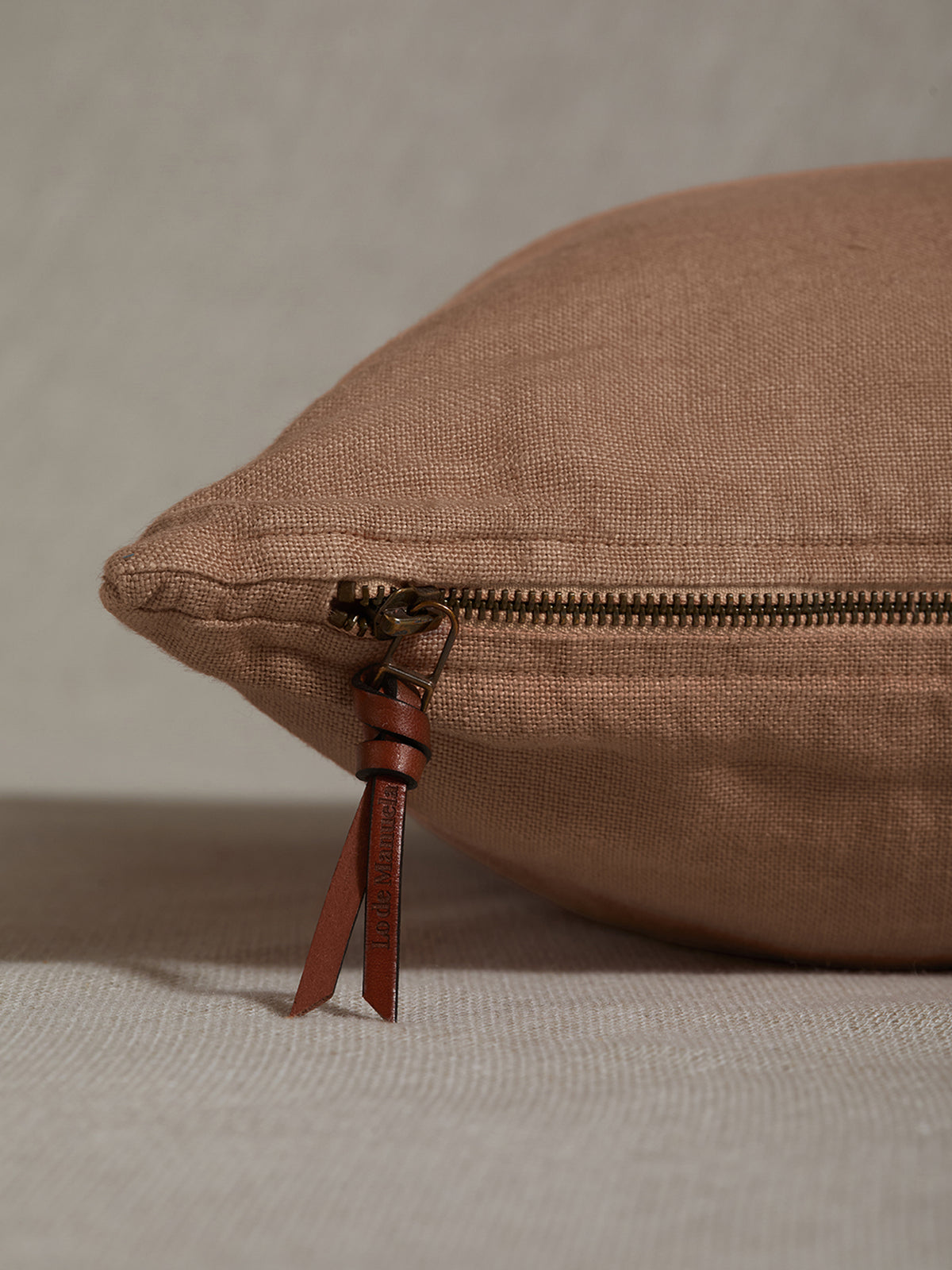Funda De Cojín · Puro Lino Lavado · Camel Oscuro