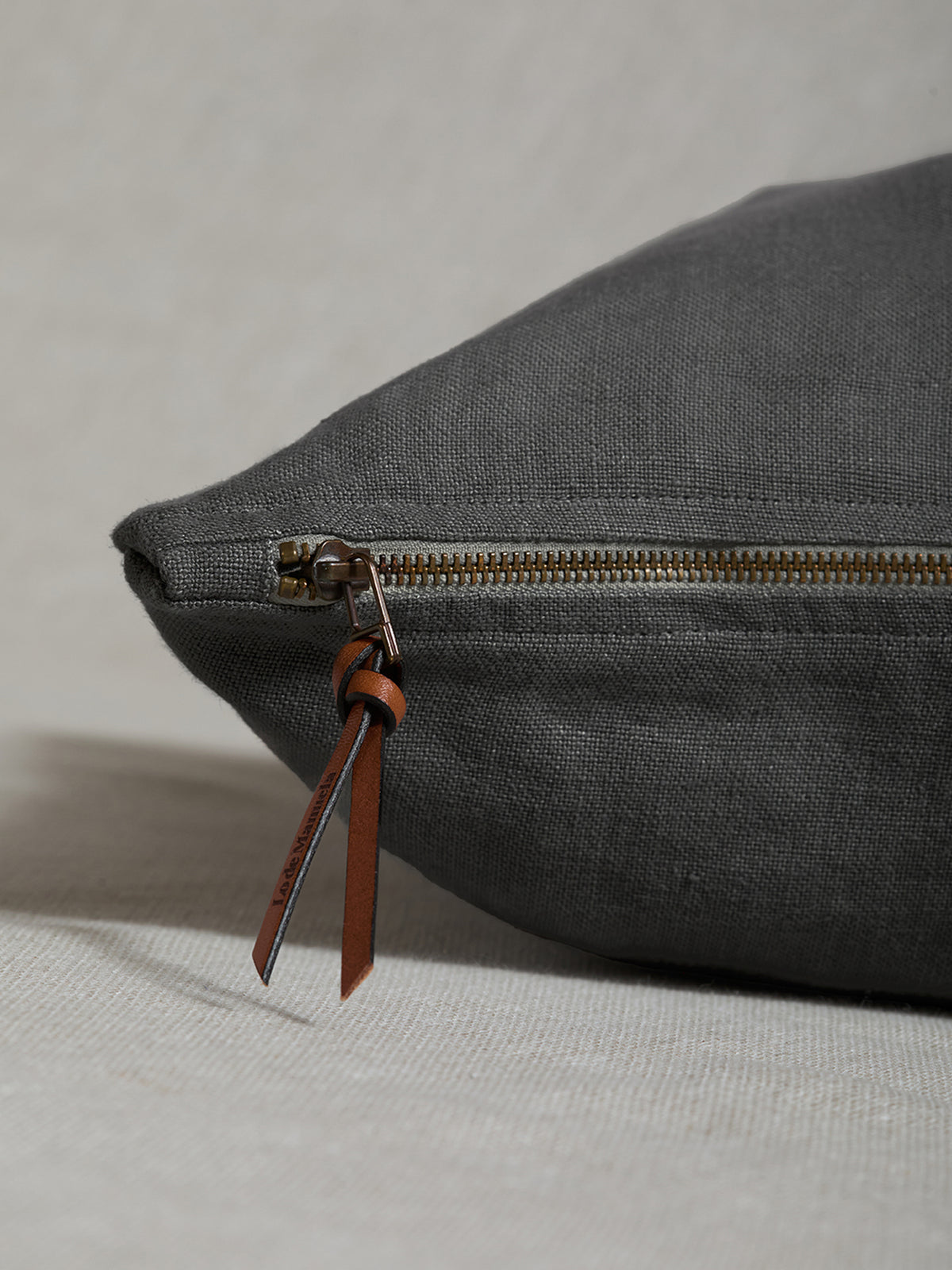 Funda De Cojín · Puro Lino Lavado · Gris Plomo
