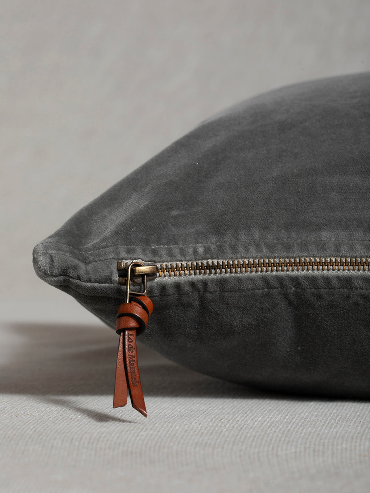 Funda De Cojín · Terciopelo Lavado · Gris Plomo