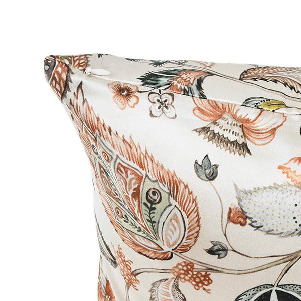 Funda de cojin de seda en color marfil con detalle diseño paisley y cremallera invisible