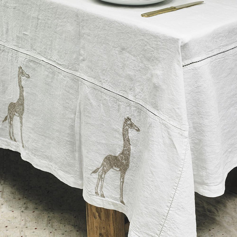 Mantel de lino puro lavado con bordado de jirafas beige