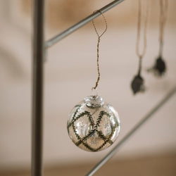 Bola de navidad · 15cm · Diseño Margarita · Plata