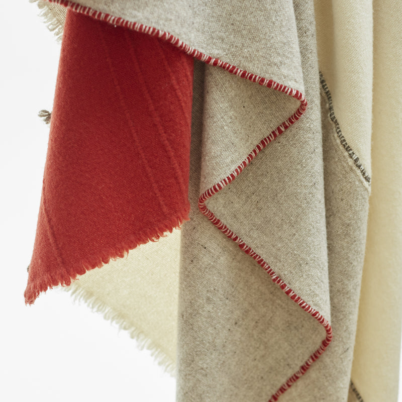 Safra Tejidos - Manta de pura lana merino ideal para combatir el frío - - -  - - #tejido #tejidosartesanales #tejidoartesanal #hechomano #tejidoamano  #handmade #piedecama #mantas #puralana